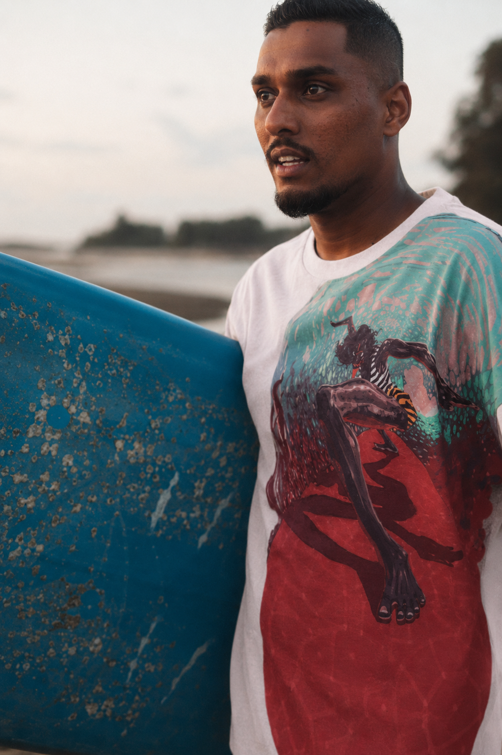 Surfing Kali - Off-white