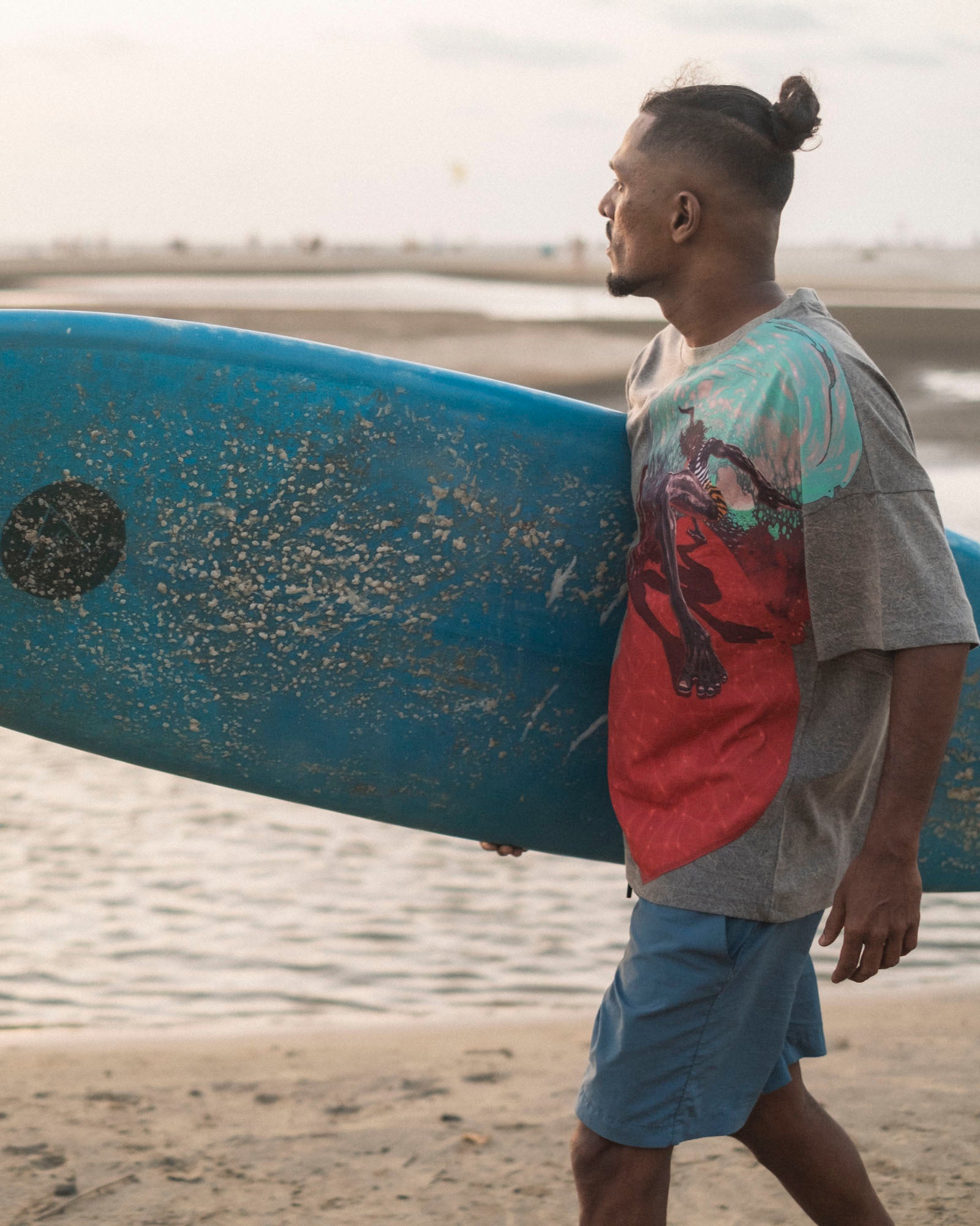 Surfing Kali - Light Grey